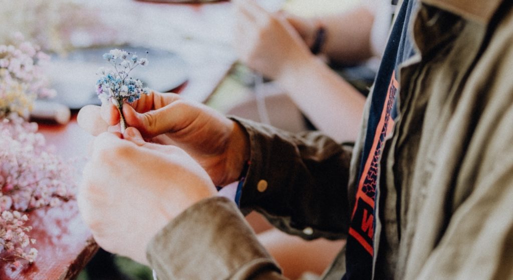 Binding floral decorations