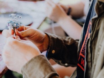 Binding floral decorations